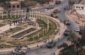 (11)Saddam's grip on Baghdad collapses